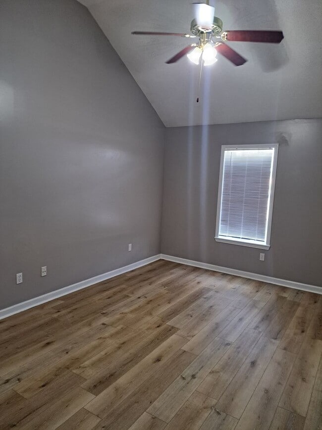 Building Photo - 3 Bed/ 3 Bath