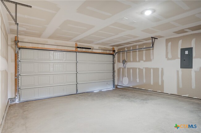 Building Photo - 121 Roanwood Dr