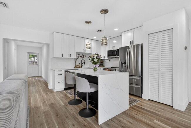 Building Photo - 701 37th St