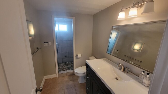 Building Photo - Renovated 3 Bedroom 3 Bathroom