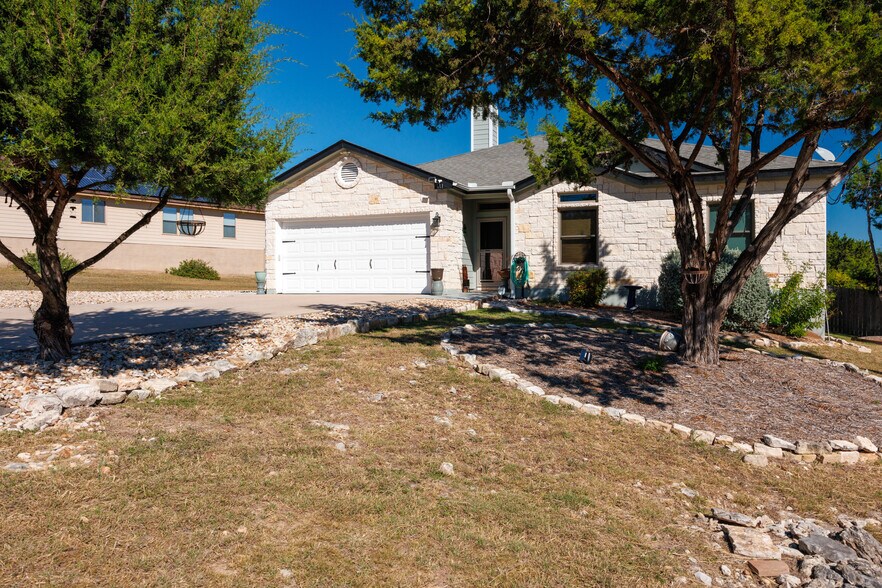 Building Photo - 611 Newport Dr