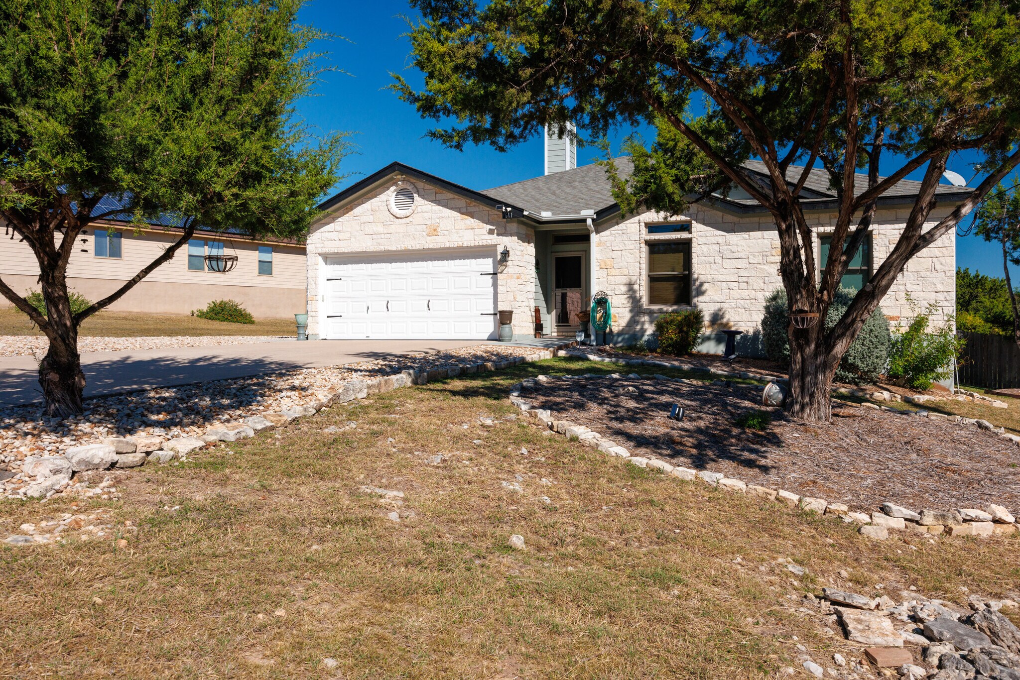 Building Photo - 611 Newport Dr