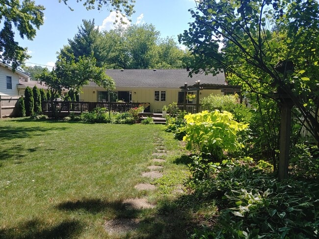 Building Photo - 1308 Dunstan Rd