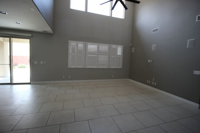 Building Photo - Spacious 4BR/3.5BA Home with Loft – Prime ...