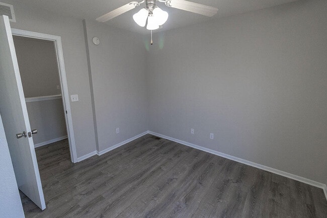 Building Photo - 5000 Derby Ridge Dr