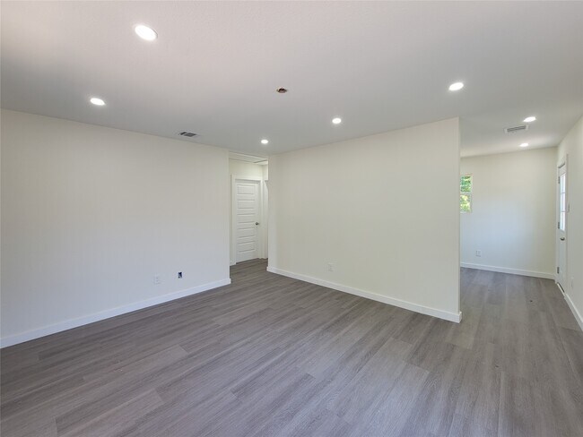 Building Photo - 5217 Hershe St