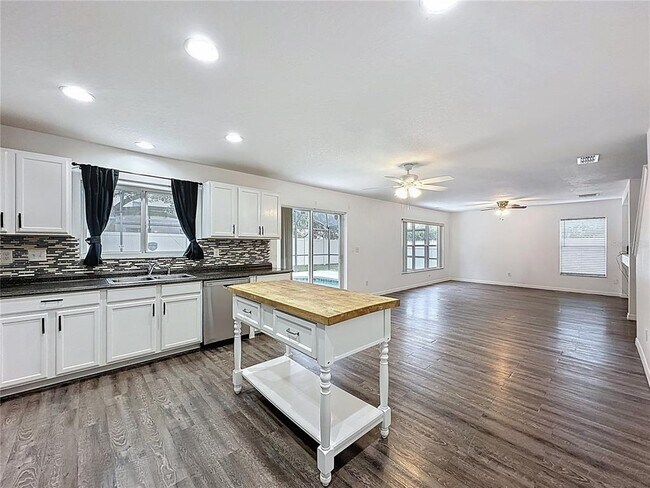 Building Photo - 16748 Sunrise Vista Dr