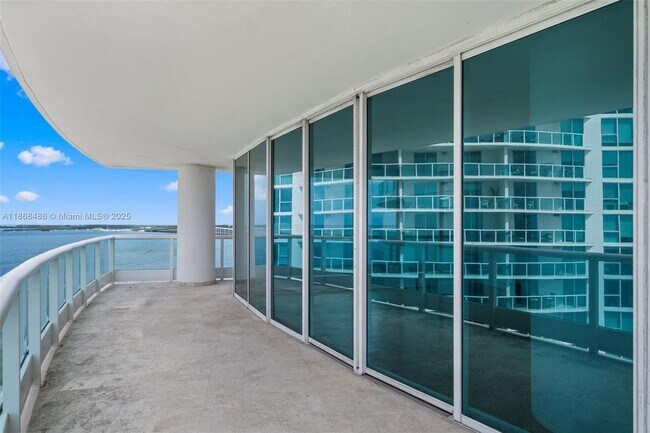 Building Photo - 2127 Brickell Ave