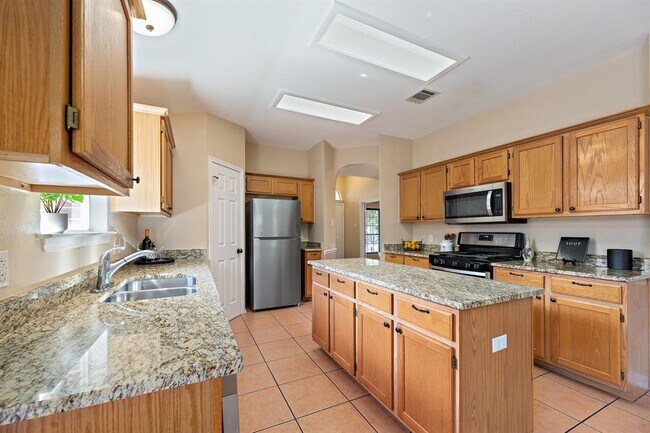 Building Photo - 1208 Lochaline Loop