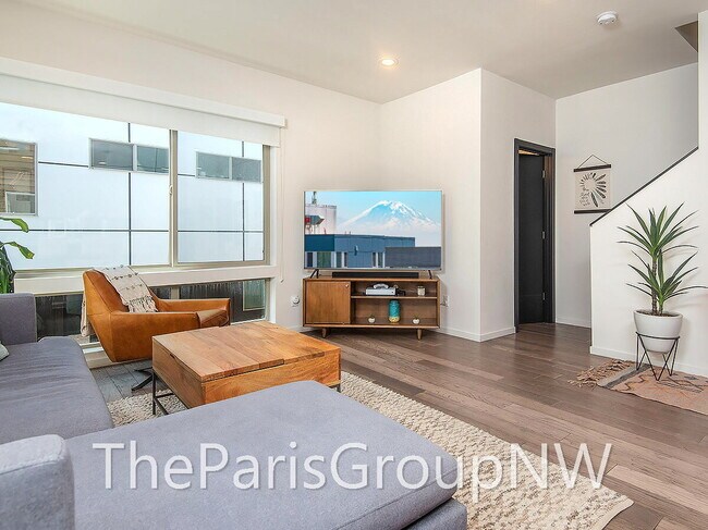 Building Photo - Stunning Mod 3BR+Den, 3.5BA Townhome * XL Roof Deck *A/C ++