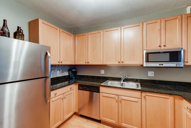 Building Photo - 400 N La Salle Dr