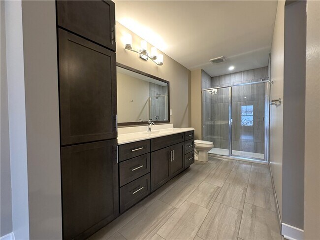Building Photo - 593 Championship Dr