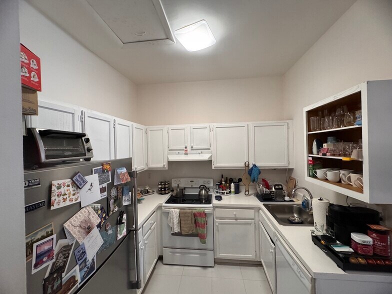 Building Photo - 48 Forest St