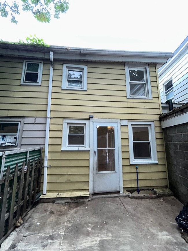 Building Photo - Schedule a showing NOW!