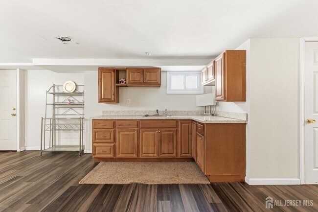 Building Photo - 219 Plainfield Rd