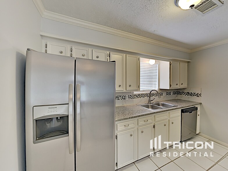 Building Photo - 5343 Kent Dr