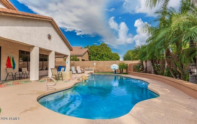 Building Photo - 7319 W Surrey Ave