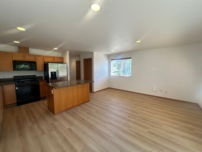 Building Photo - 4002 82nd Ave NE