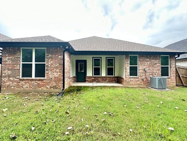 Building Photo - TOUR TODAY! 3 Bedroom 2 Bath Home in Tyler!