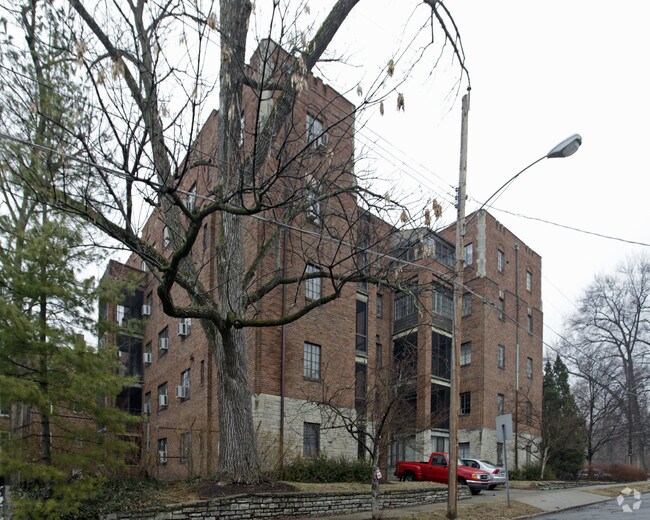 Building Photo - 2552 Madison
