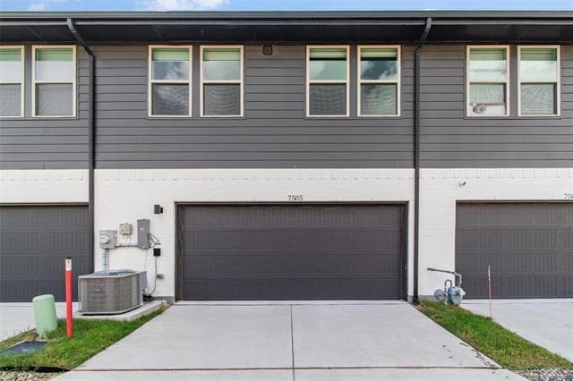 Building Photo - 7565 Reis Ln