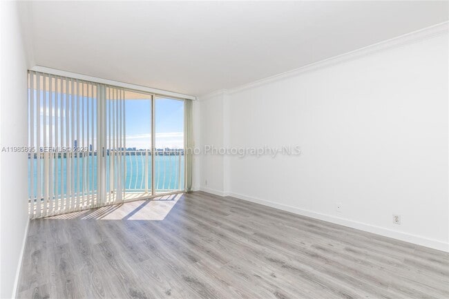 Building Photo - 7601 E Treasure Dr