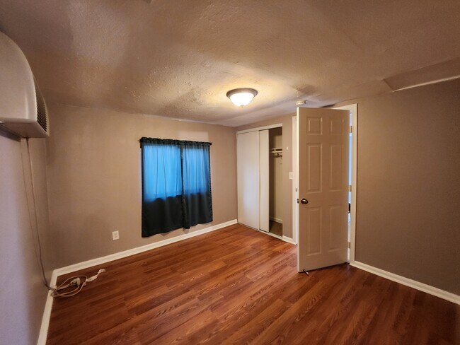 Building Photo - 1100 N Maple St