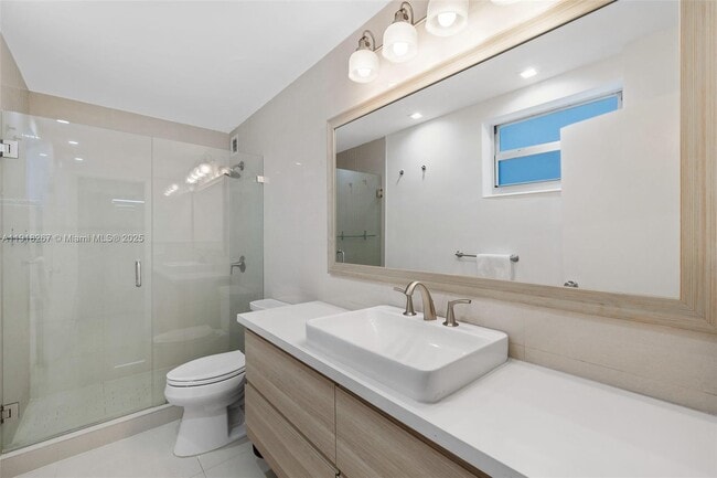 Building Photo - 9102 W Bay Harbor Dr