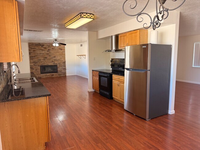 Building Photo - 3913 Pitt St NE
