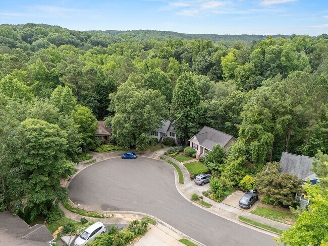 Building Photo - 3 Bedroom 2 Bath Chapel Hill Home - Availa...