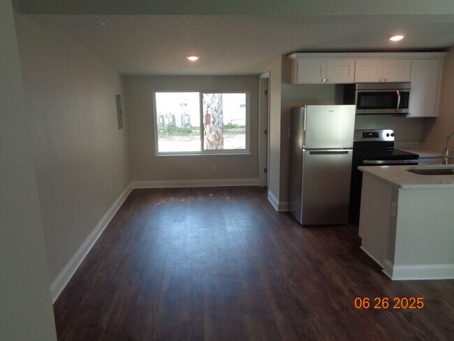 Building Photo - Daytona Beachside Newly Renovated Studio U...