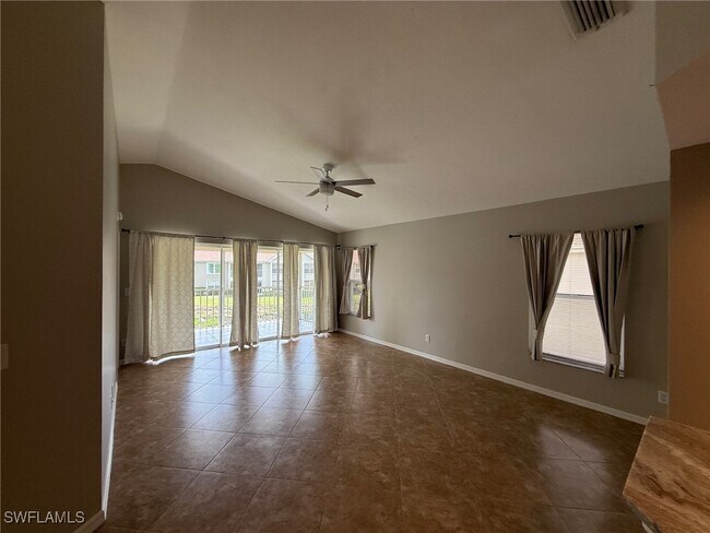 Building Photo - 9836 Luna Cir