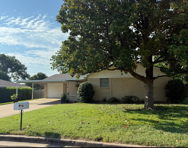 Building Photo - 109 Redbud Cir