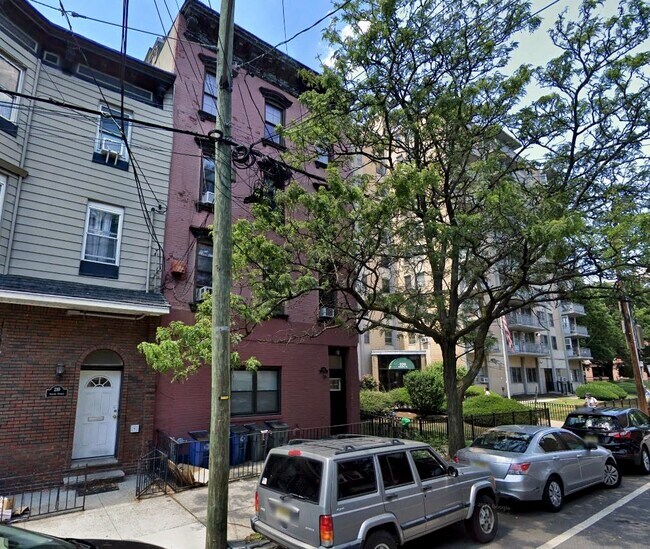 Building Photo - 212 Adams St