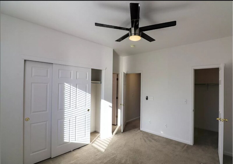 Building Photo - 2426 Parkfront Dr