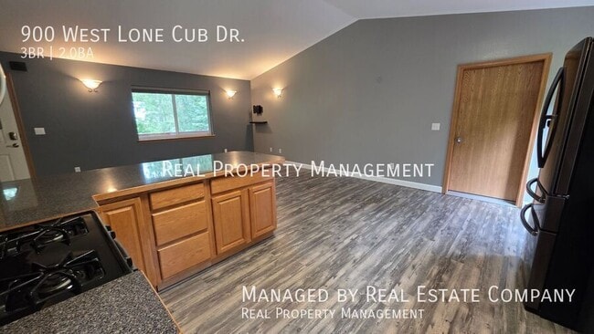 Building Photo - 900 W Lone Cub Dr
