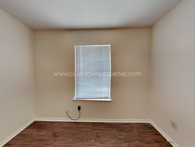 Building Photo - 10317 Lone Pine Ln