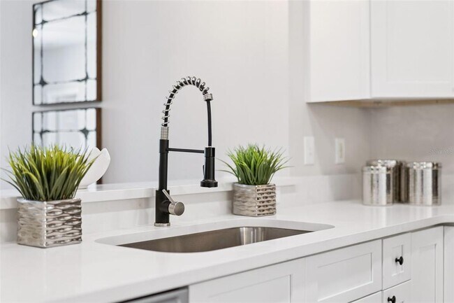 Building Photo - 1209 Cathcart Cir