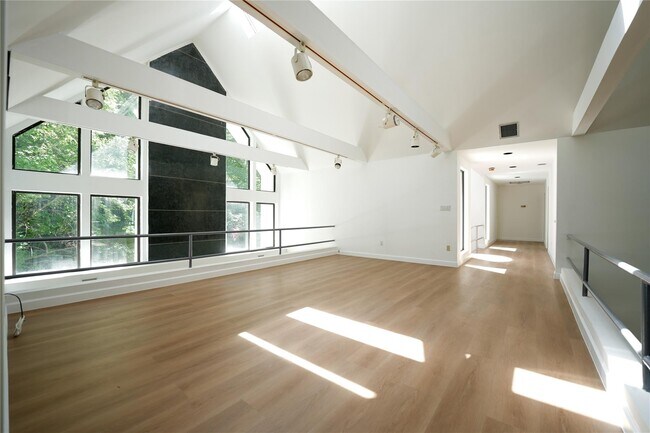 Building Photo - 246 Cleft Rd