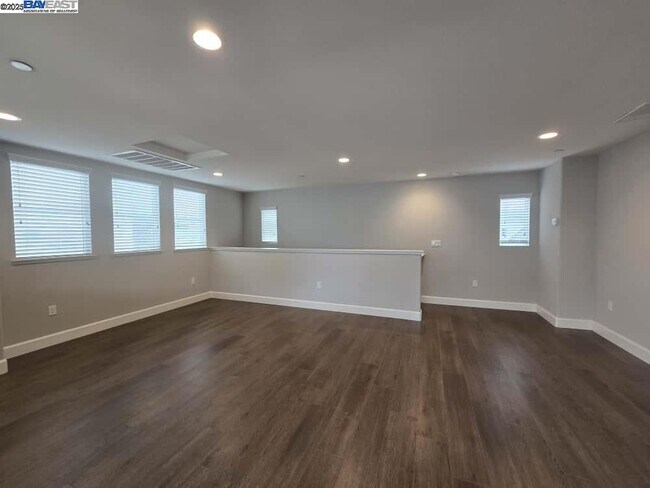 Building Photo - 8553 Waveside Wy