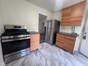 Building Photo - Updated 1BR Apartment