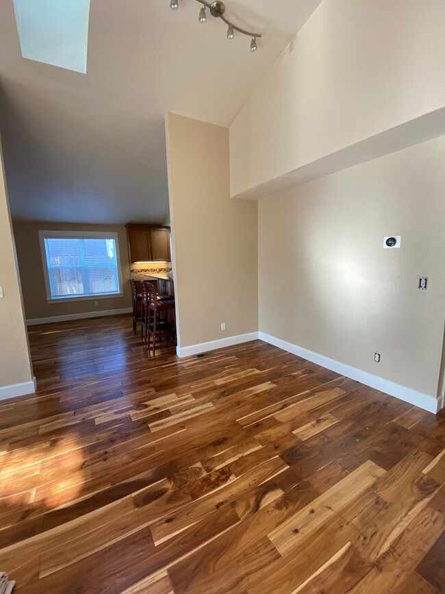 Building Photo - Prime Location - 3Bdrm / 2 Bath House - Wa...