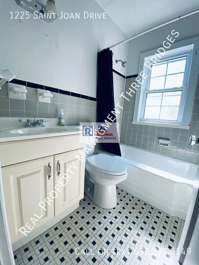 Building Photo - 1225 St Joan Dr