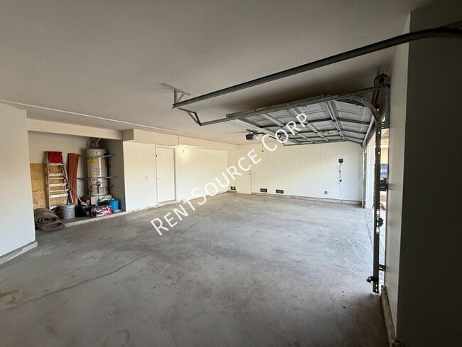 Building Photo - 1602 W Ave H-4