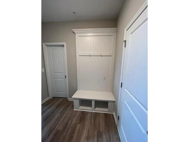 Building Photo - 735 Brecklin Ln