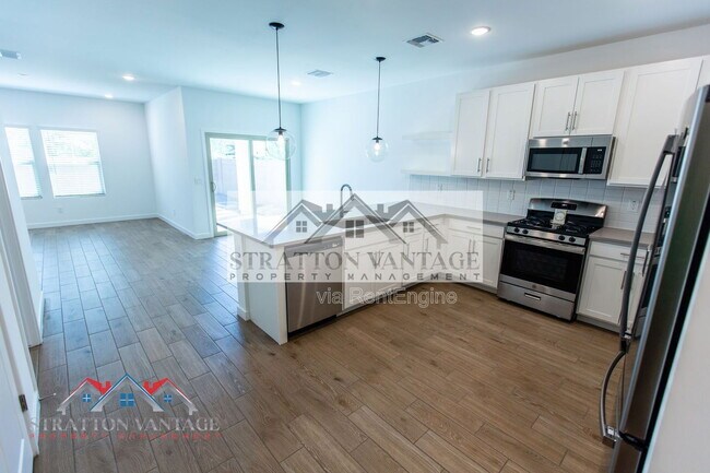 Building Photo - 7439 S 76th Dr