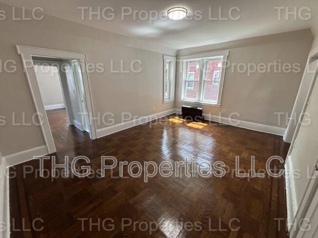 Building Photo - 490 Tremont Ave