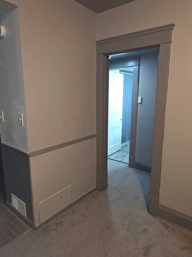 Building Photo - 650 E 130th St