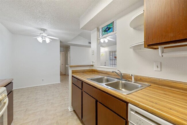 Building Photo - 12416 Deer Falls Dr