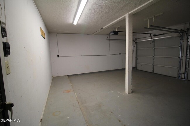 Building Photo - 351 Duanesburg St